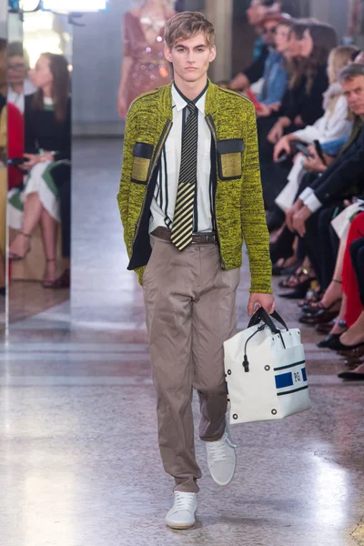 Look 63